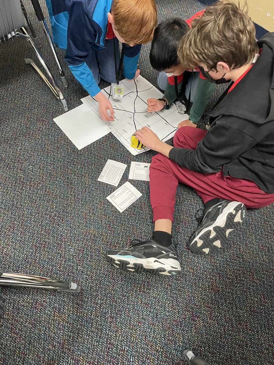 MissRust17's tweet photo. Successful Davinci Day!!! Had so much fun with these 6th graders building bristlebots and coding BeeBots. @msayersclass helped bring out our primary side with bee headbands!! 🐝🐝🐝#BeAHooverHero #CFISDspirit #CFISDDVD https://t.co/0ExOdK4i3E