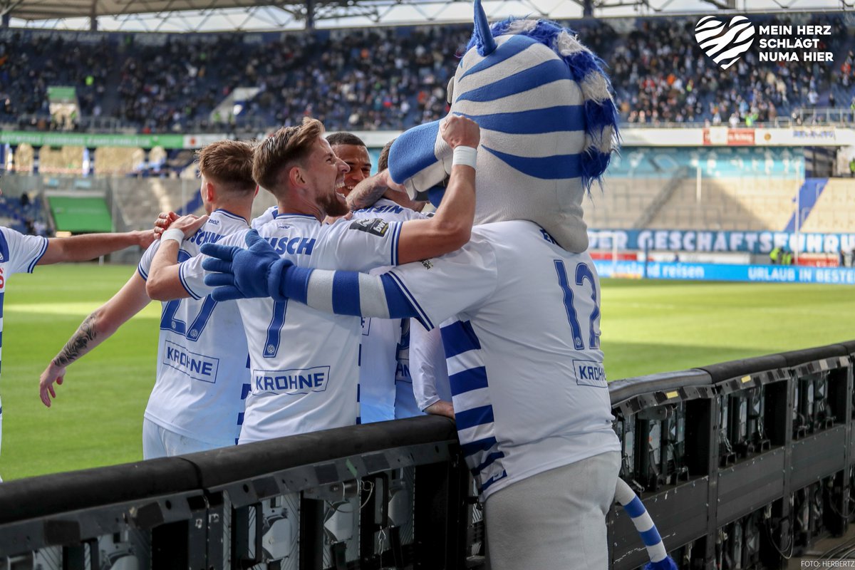 MSVDuisburg's tweet photo. Mal wieder eine weiße Weste und das ohne die zuletzt gutbesuchte Gefühlsachterbahn: Wie der Heimsieg zustande kam, dokumentiert #MSV-Cheftrainer Hagen #Schmidt im Nachbericht & in der PK.
📺 https://t.co/1ChFqQlO6F
📰 https://t.co/sfid0trViU
#herznumahier 💙 #Duisburg #MSVTGM https://t.co/9JzJG9DhEX