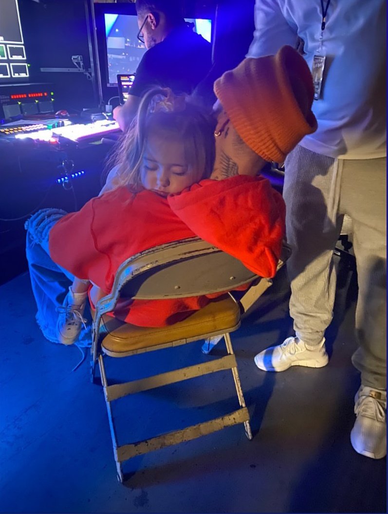 lo hermosa y tierna que es esta foto😭