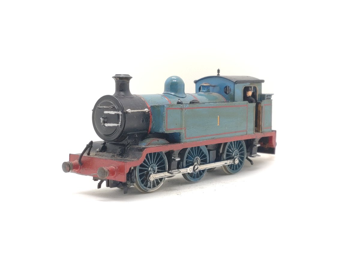 It's #TwitterModelTrainShow!

One of our favourite models in the Talyllyn collection of course has to be the Reverend Wilbert Awdry's own Thomas - all three of them!

Built by Awdry himself in 1948, 1979 and 1982 respectively these models of the iconic tank engine are unique!