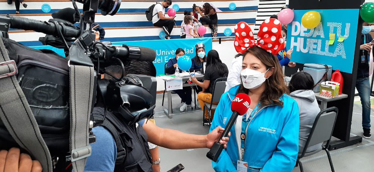 SaludPichincha's tweet photo. #Quito|| Gabriela Meza, directora Distrital 17D03, informó a través de @ecuavisa cómo avanza el #PlanVacunación de niños y niñas de 3 y 4 años, resaltando que todos los profesionales se han vestido de personajes para que nuestros pequeños se sientan seguros al recibir su vacuna. https://t.co/dEMItfRCaJ