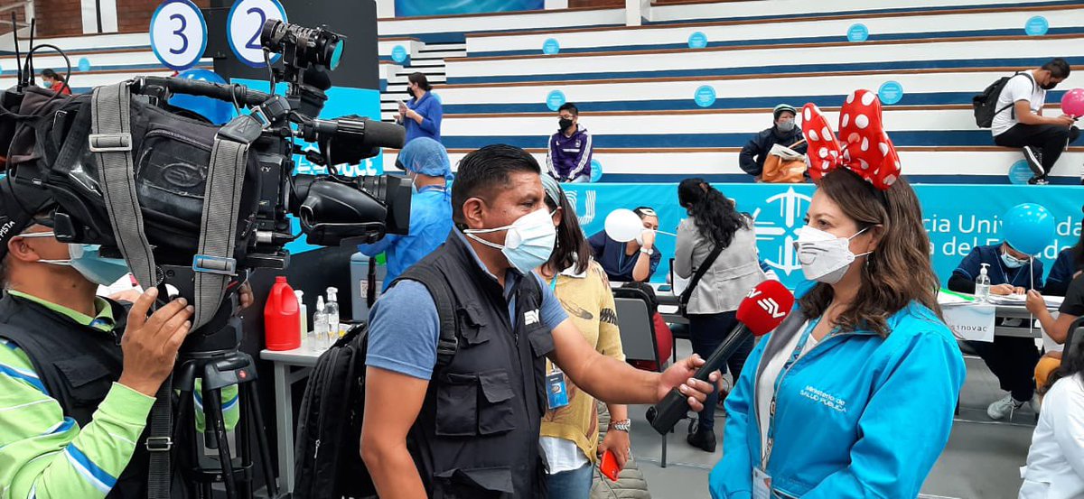SaludPichincha's tweet photo. #Quito|| Gabriela Meza, directora Distrital 17D03, informó a través de @ecuavisa cómo avanza el #PlanVacunación de niños y niñas de 3 y 4 años, resaltando que todos los profesionales se han vestido de personajes para que nuestros pequeños se sientan seguros al recibir su vacuna. https://t.co/dEMItfRCaJ