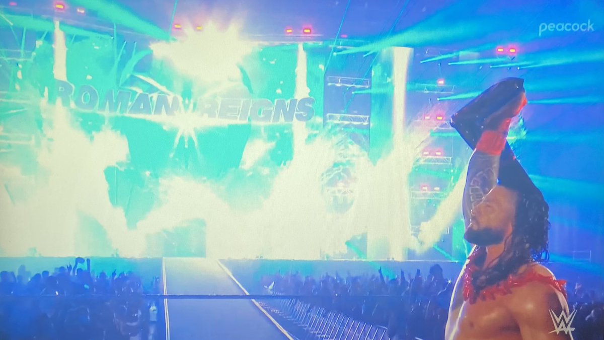 TheWDNPlayboy's tweet photo. -Over 537 days as Championbest his ass in under 20 mins. #WWE #UniversalChampion https://t.co/VgPx9H8XXL