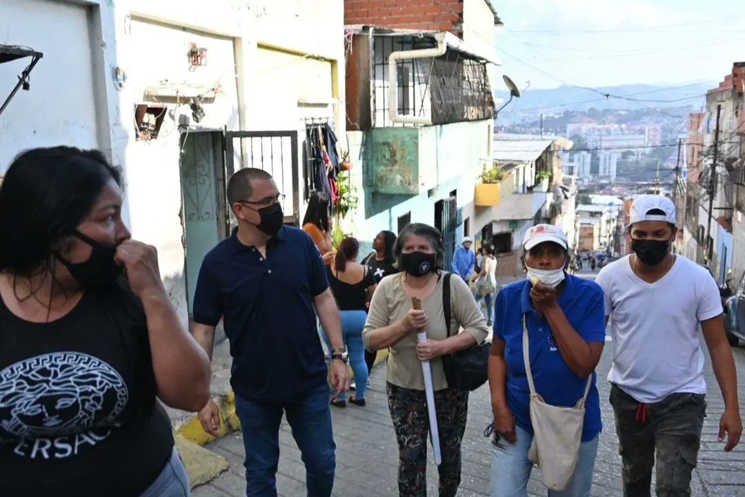 jaarreaza's tweet photo. Ayer visitamos la Comuna Altos de Lídice. Cuántos avances y lecciones del pueblo organizado lleno de VOLUNTAD asumiendo competencias y soluciones tangibles. Muchos aportes para forjar las 3R.Nets. ¡Gracias por tanto, Comuner@s! ¡Unid@s venceremos! https://t.co/6rQpZ9I1lV