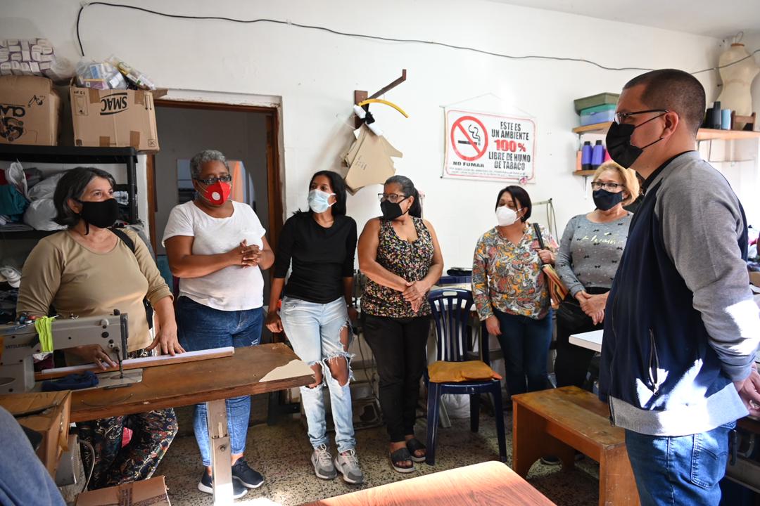 jaarreaza's tweet photo. Ayer visitamos la Comuna Altos de Lídice. Cuántos avances y lecciones del pueblo organizado lleno de VOLUNTAD asumiendo competencias y soluciones tangibles. Muchos aportes para forjar las 3R.Nets. ¡Gracias por tanto, Comuner@s! ¡Unid@s venceremos! https://t.co/6rQpZ9I1lV