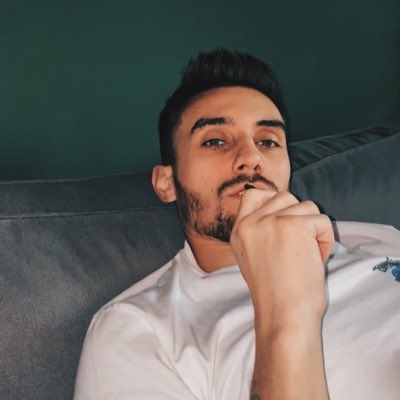 lukapoel's tweet photo. #NewProfilePic https://t.co/BJ3uSMIxtN
