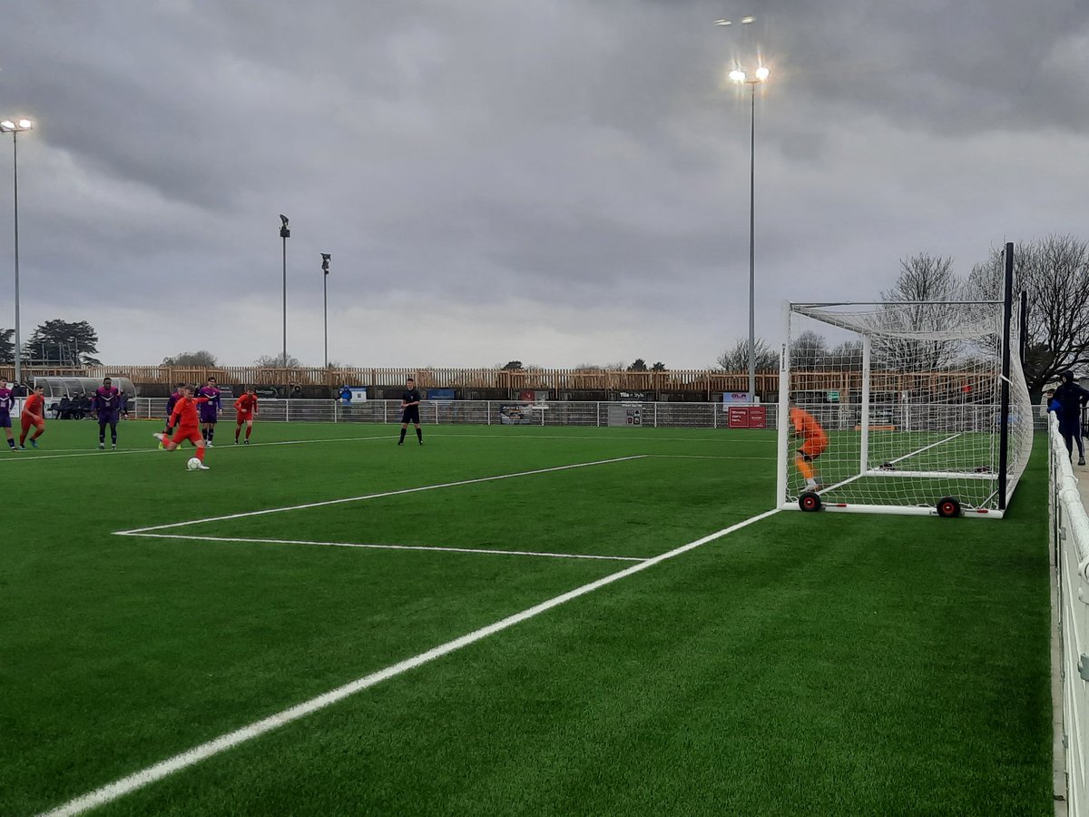 Ground 368. Melton Town 3-3 Loughborough Students.

What a fantastic game. 

Loughborough confident and stylish.

Melton was  Physical and strong.

Great advert for non league football. 
@Topliss94
@Hannn_95x 
@lborofootball 
@melton_town 
#groundhopping
#gameon
#matchday