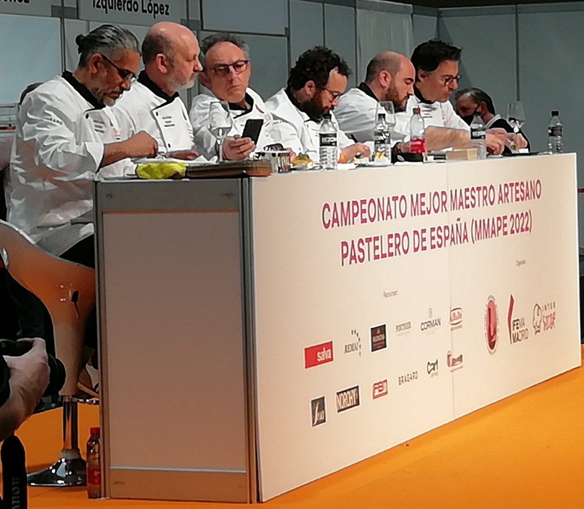 AsempasMadrid's tweet photo. Primer día de la pruebas del Campeonato de Mejor Maestro Pastelero Artesano de España MMAPE 2022 en @intersicop @IFEMA. Organiza #CEEAP #CONCURSO #Pastelería #pasteleriaartesana #pastelero #profesional #maestro #maestría https://t.co/Fl6XpCPPk9