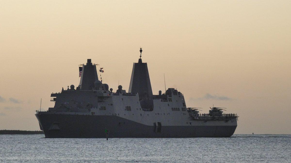 USS Portland (LPD-27) inbound Pearl Harbor channel 19FEB22.  #usnavy #LPD27 #USSPortland