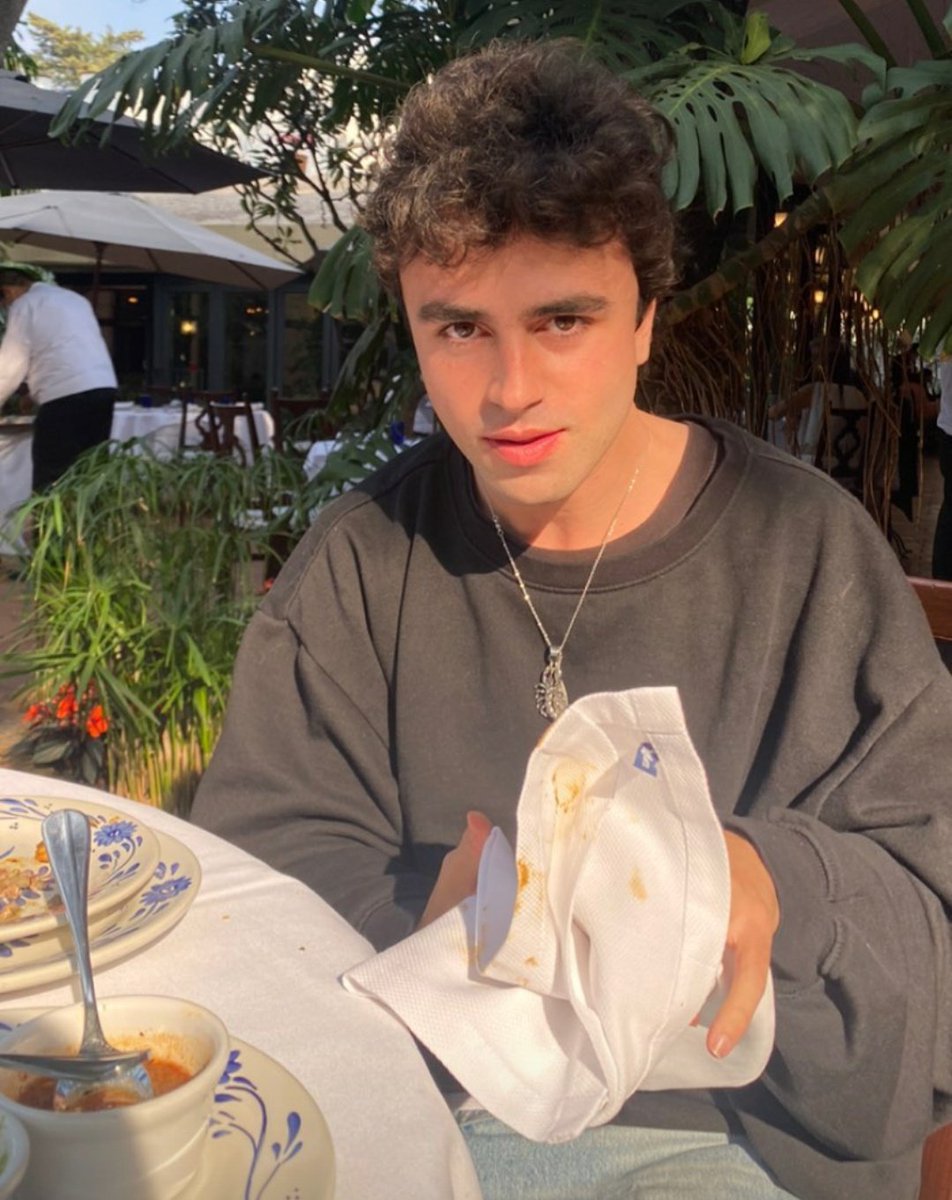 itzerscarmuel's tweet photo. uhh pretty boy 🤤 https://t.co/CsferyBUFy