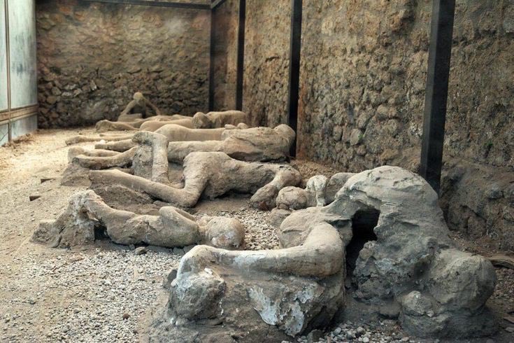 Помпеи тела окаменелые. Извержение вулкана везувий гибель помпеи. Мертвое море пророк лут. Извержение везувия гибель помпеи. Жизнь в помпее.