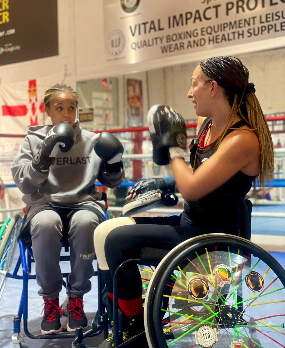 Good luck @TashaJonas it’s your time and you deserve this!  We’re all behind you!  ❤️💛💚 #missgb 

#fightnight #worldtitle #getit #skysportsboxing #womensboxing #khanvsbrook @GallaghersGym