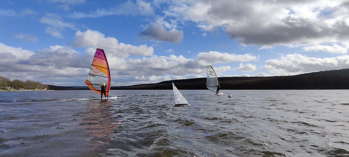 cvvfcm's tweet photo. 22 février, et on est déjà de retour sur l'eau ! ❄️🌬️🌊 

@voile_grandest @FFVoile @ardennescd08 @VilledeCMz @cdos_ardennes https://t.co/vsgfcY19zf