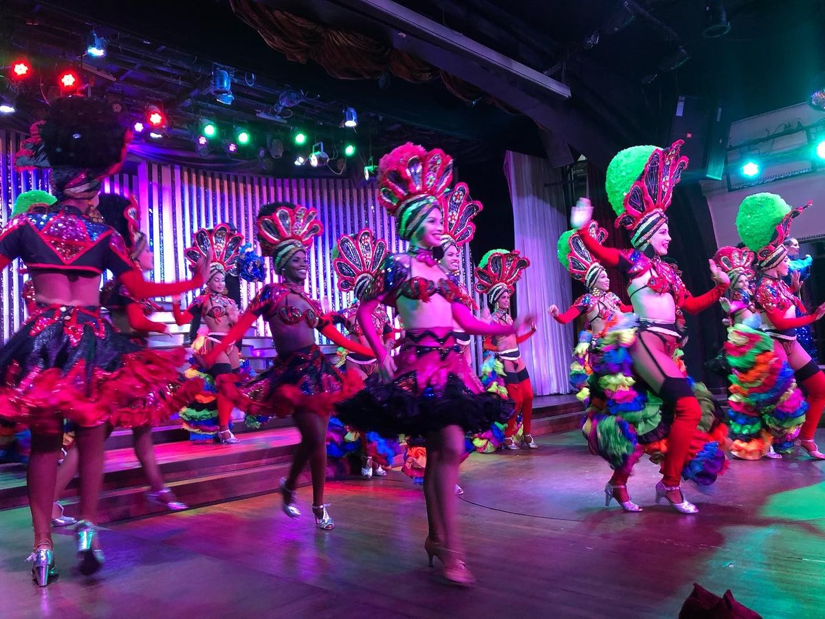 "Let's go out and watch a show, or dance to the rhythm of Guantanamera." 

-----

📸@migjimenezmartin 

#Cubatravel #havana #lahabana #habana