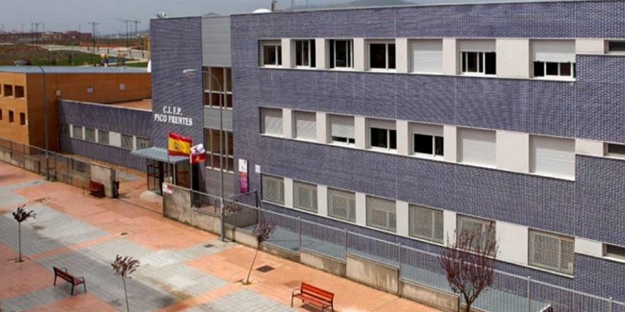 educacyl's tweet photo. ▶️ El @cifppicofrentes lidera dos proyectos innovadores del Departamento de Madera y Mueble: ‘#FORM4TE’ y ‘#Virtualidad’.
#FormaciónProfesional #Soria
#ProyectosInnovación2021 @educaciongob
👉 https://t.co/4lfUzqBsvG https://t.co/1agZuGEwzu