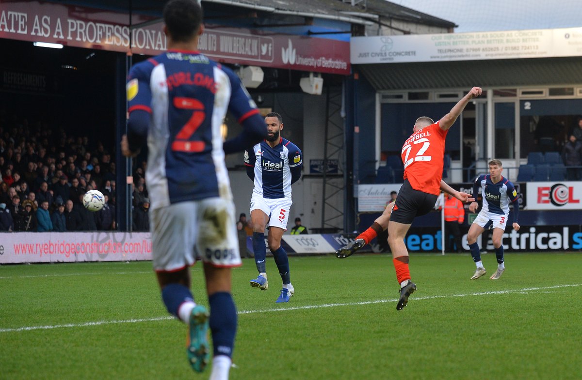 LutonTown's tweet photo. Scoring for fun 😆

@allancampbell98 | #COYH https://t.co/QWrZPQIMYU