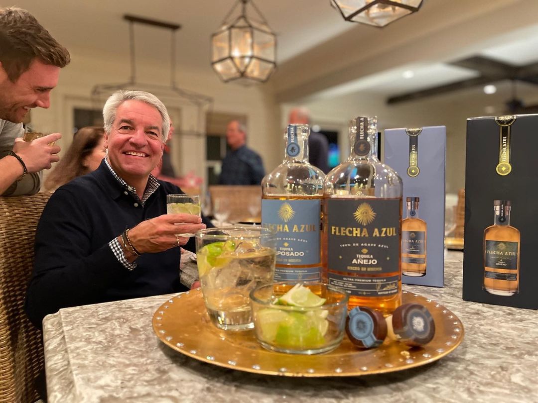 <a href="/RealAndyKing/">Andy King</a> agrees that Flecha Azul Tequila is #Fyre. 🔥 To find the nearest retailer near you 👉 ecs.page.link/c6KUB