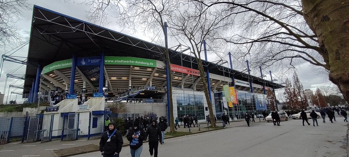 wolkenkrabber13's tweet photo. Heerlijk middagje Duisburg, waar MSV uitstekend speelde en hele goede zaken doet onderin. #MSVTGM https://t.co/sSQ9xM4kXE