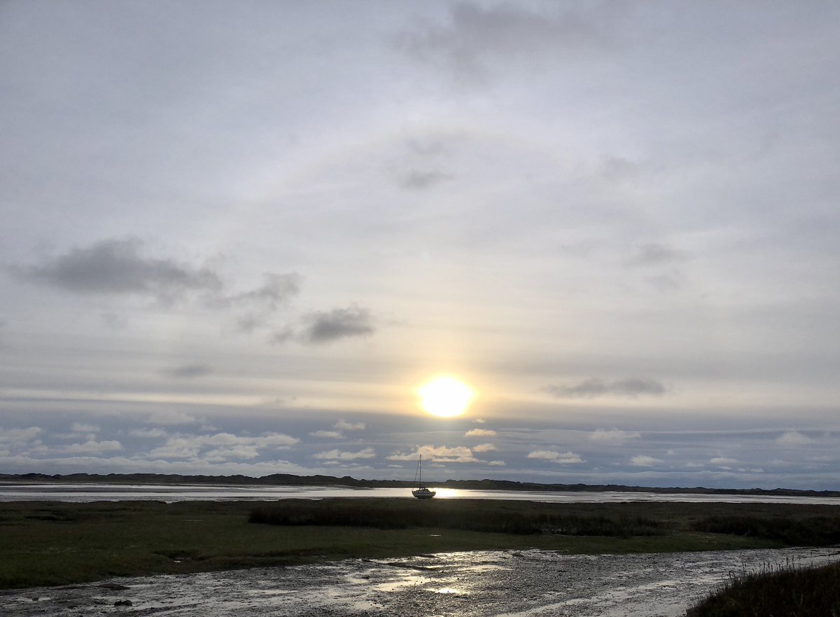 hello_jumjum's tweet photo. The sky always beautiful after dark clouds gone 🌈☀️🇬🇧🏃🏻‍♂️🌍
.
#Ravenglassvillage
#LakeDistrict
#CUMBRIA 
#staurdayvibes
#Runningworkout
#Happyday https://t.co/lYNwRKfPCU