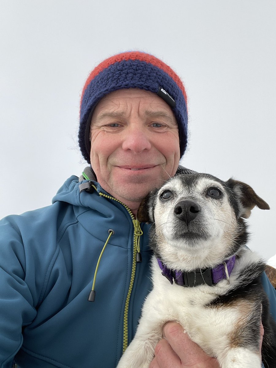 zorchman's tweet photo. At last a super winters afternoon for a wander #ukhiking #cumbria #LakeDistrict #getoutside #fellwalking #winterwalks #onemanandhisdog #wintersun https://t.co/Owz11hhwgh