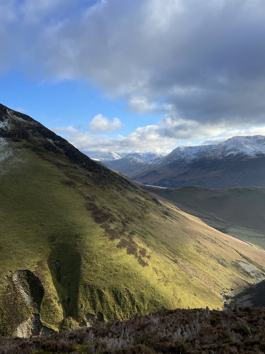 zorchman's tweet photo. At last a super winters afternoon for a wander #ukhiking #cumbria #LakeDistrict #getoutside #fellwalking #winterwalks #onemanandhisdog #wintersun https://t.co/Owz11hhwgh