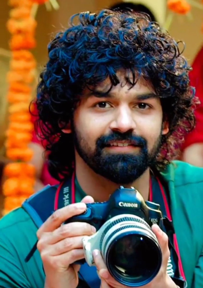 PranavMFCKerala's tweet photo. Arun ❤️ Nithya 🥰

#Hridayam 
#PranavMohanlal
#KalyaniPriyadarsan
#PranavMFCKerala 
@impranavlal @kalyanipriyan https://t.co/2qhcXCrM52