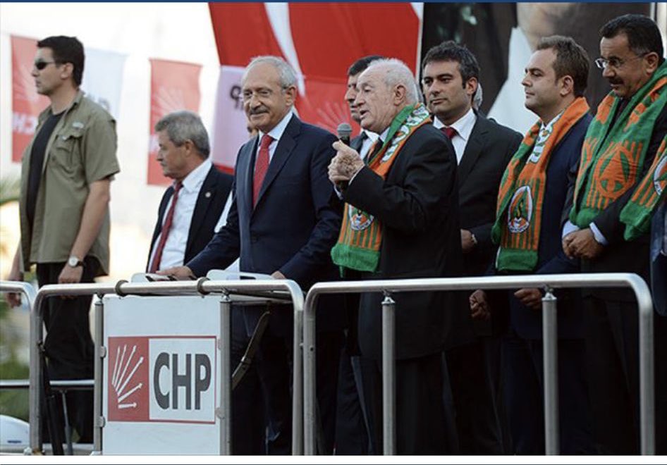SavciSayan's tweet photo. 28 şubat Mağduruyum diyen Kılıçdaroğlu 28 Şubat’ın mimarlarını törenle partiye katıyor.. 
Samimiyetine hayranım… https://t.co/4jSsyFgcKC