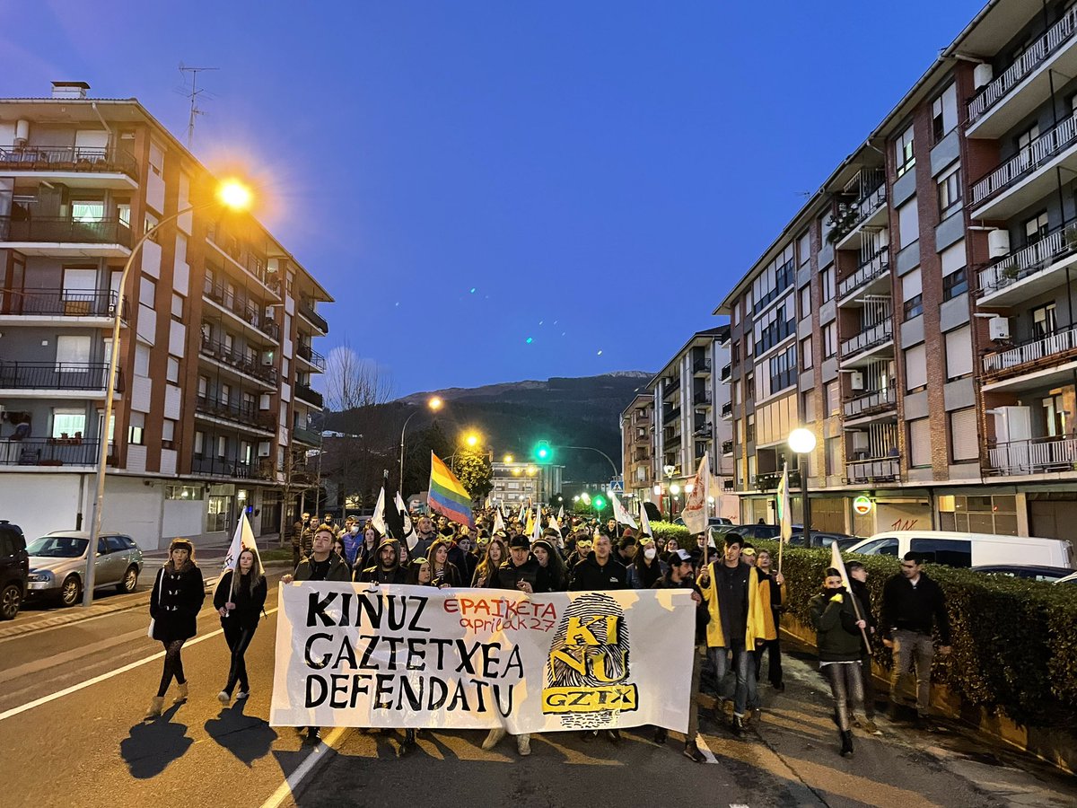 kinugaztetxea's tweet photo. ESKERRIK ASKO!

#Kiñuarriskuan #kiñuborrokan #kiñuzgatztexeadefendatu #FCKsabadell https://t.co/Wv8KmKyxtC