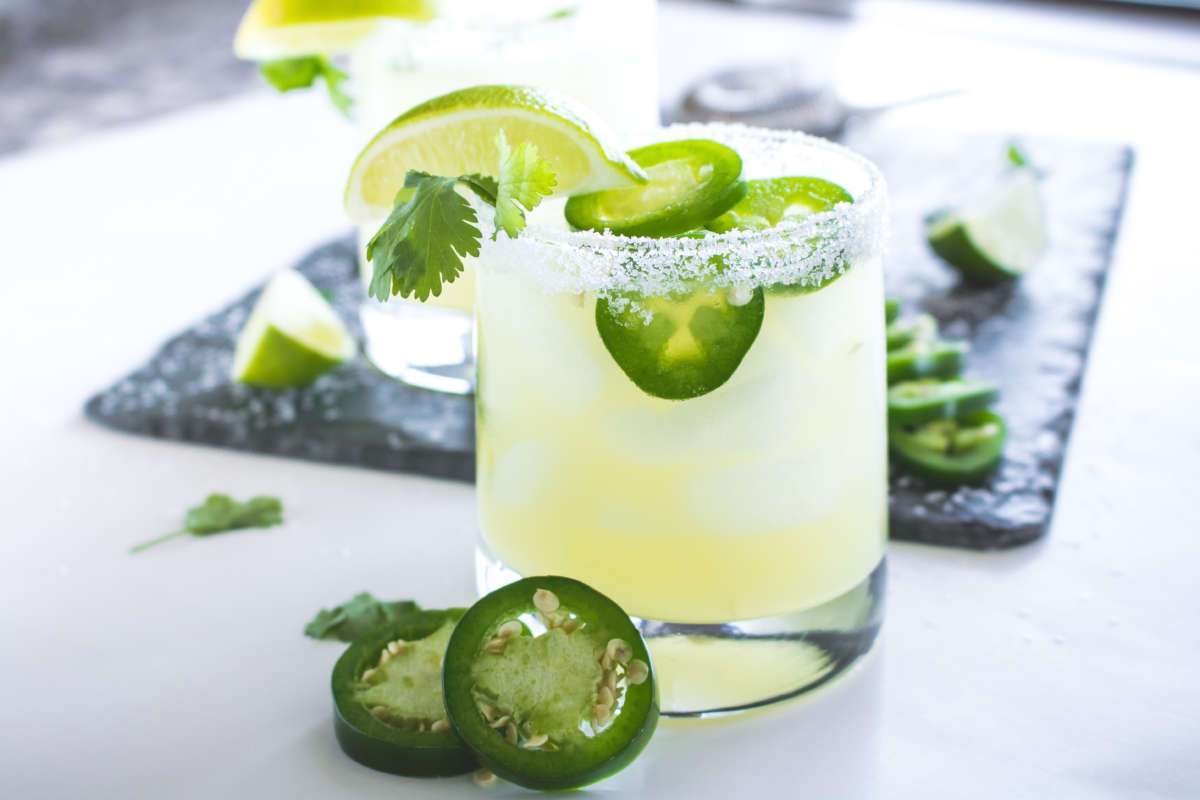 thisismeldrake's tweet image. This is the only damn good spicy margarita recipe you'll ever need! #cocktails #happyhour #DAMNGOODcocktails

COCKTAIL RECIPE ➡️:  sbee.link/xepwaruhf7