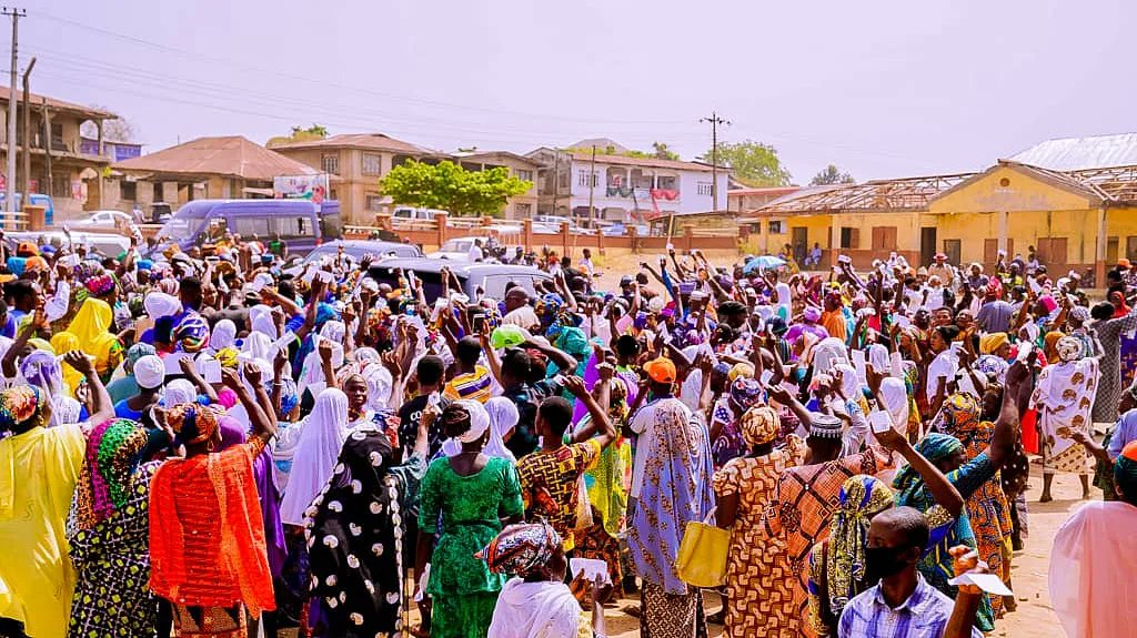 Osun APC Guber Primary: God on my side, I will emerge victorious, reports so far peaceful, Oyetola 

...says Osun is peaceful, violence was over-stressed 

...as he casts his vote in Iragbiji

m.facebook.com/story.php?stor…