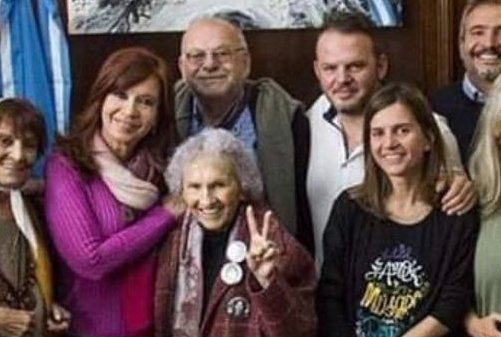IblisSerna's tweet photo. @CFKArgentina Foto: tu con el agresor Schulman, sos la misma basura, alguna condena a la agresion que sufrio la pobre empleada?? Sois parasitos zurdos https://t.co/IBFxttSrka