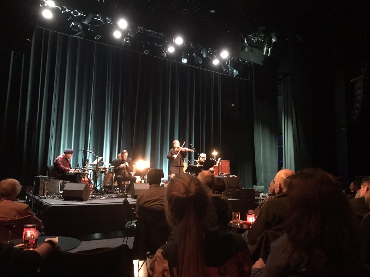 <a href="/AnnbjrgLien/">Annbjørg Lien</a> med superband i plateslippkonsert for albumet «Janus» på <a href="/Riksscenen/">Riksscenen</a>. Nå flotte «Silver Spoon», en hyllest til de reisende i Setesdal som byttet sølvskjeer mot slåtter, og HF Jacobsen på bl.a. sekkepipe! <a href="/HeiloRecords/">Heilo Records</a> <a href="/grappa/">grappa</a>