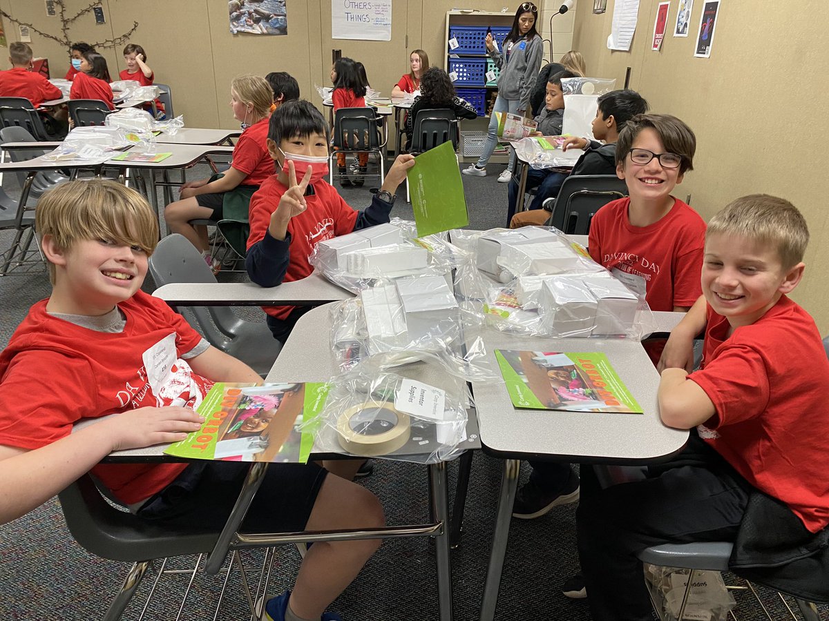 amelancon1's tweet photo. Our @CopelandCFISD students had a great time at DaVinci Day! Thanks for an awesome learning opportunity, CFISD. 💙 #coltsCARE #CFISDSpirit https://t.co/ULG2cKCSqH