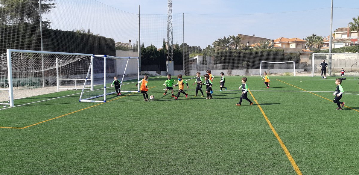 ef_altorreal's tweet photo. ✅ Categoria Chupeta 

Los más peques de la escuela también han tenido su mañana de fútbol. 
Como han disfrutado los niños practicando su deporte favorito y los padres en la grada. 

⚽️⚽️⚽️📷📷📷 https://t.co/Chuv2Zz9me