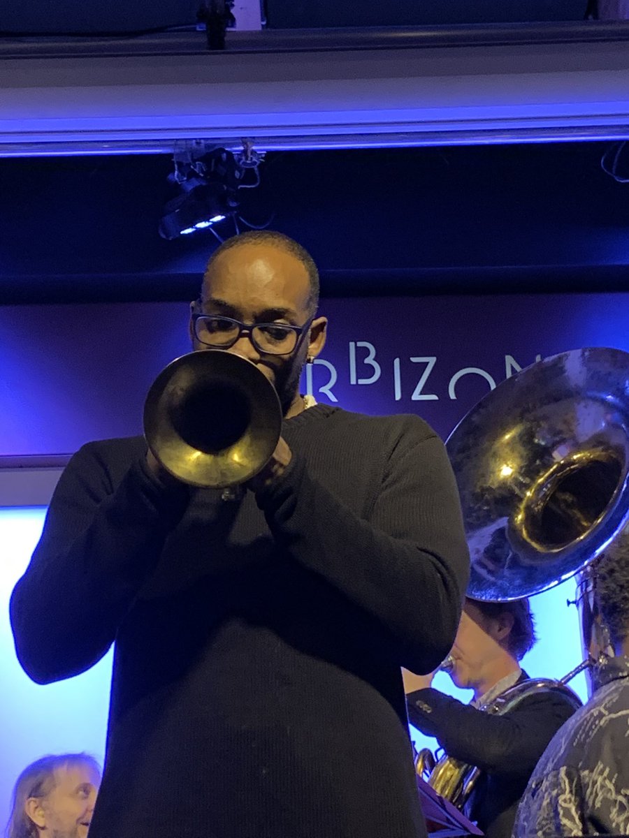 xav_marc's tweet photo. #Jazz #Neworleans à #Paris, c’est clairement au #Barbizon que ça se passe !

Ça bombarde autour de Jeff Boudreaux, @robbyjazz, @JosiahWoodson, Luca Spiler, Jonas Real et Carl-Henri Morisset 🎹🎺🎷

#Louisiane Laissez les bons temps rouler ! https://t.co/ZcxDMH2Uql