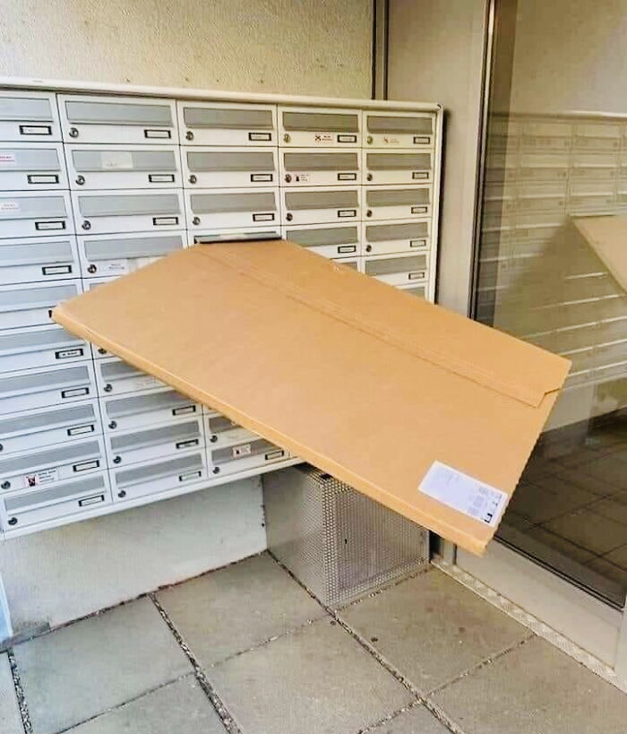 Grantscheam's tweet image. "Das Paket wurde in ihrem Hausbriefkasten zugestellt."