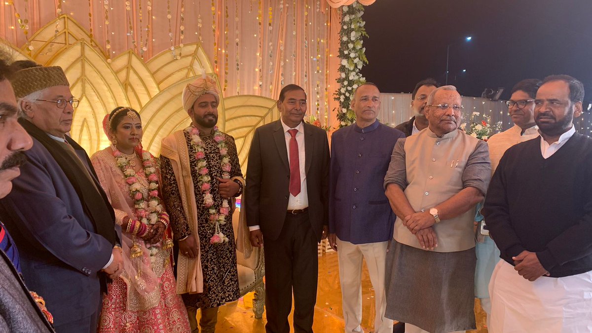 tarkishorepd's tweet photo. पटना में जदयू की विधानपार्षद श्रीमती कुमुद वर्मा जी की बेटी के विवाह समारोह में शामिल हो नवदंपत्ति को अपना आशीर्वाद दिया। https://t.co/uwCxERjyGe