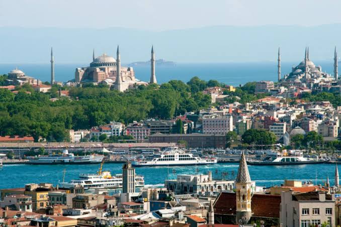 Туры в стамбул на 4 дня. Стамбул Турция достопримечательности. Золотой Рог Стамбул. Золотой Рог Стамбул фото. Стамбул черное море.