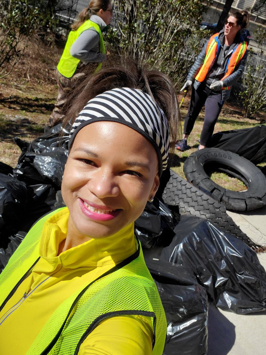LadyA08's tweet photo. Did a @HandsOnAtlanta volunteer project by Liveable #Buckhead @LBI30326 - a water clean up on #Path400 Definitely an adventurous volunteer moment🙌🏾
There are hundreds of projects across our Beloved Atlanta, definitely go to https://t.co/atq73hVMIS to be Hands on Atlanta! https://t.co/2bDTB6cHEe