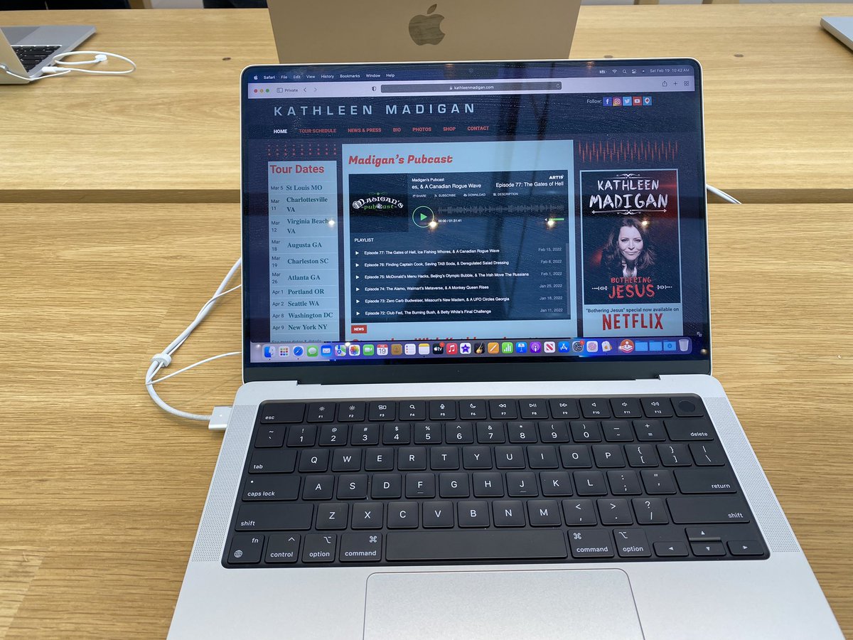 amycella's tweet photo. Spreading the word at the Apple Store Santa Monica. @kathleenmadigan is hilarious!!! https://t.co/wL9JVQ5oOc