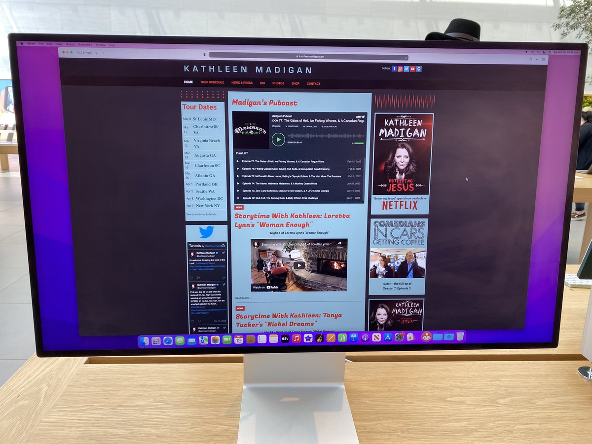 amycella's tweet photo. Spreading the word at the Apple Store Santa Monica. @kathleenmadigan is hilarious!!! https://t.co/wL9JVQ5oOc