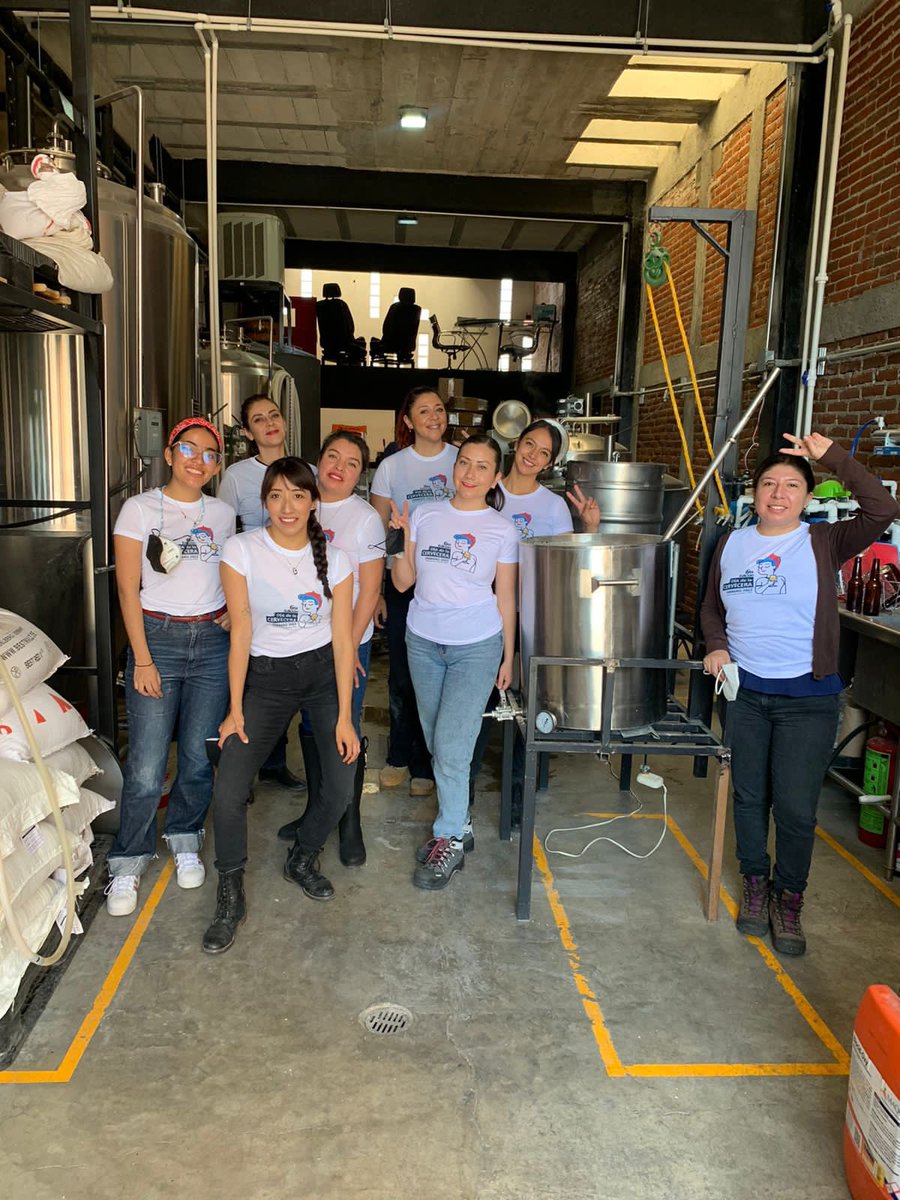 Este fin de semana está pasando  algo inédito en México y en la industria cervecera. Desde ayer iniciaron en los festejos para celebrar el #DíaDeLaCervecera, un gran grupo de mujeres cerveceras del país cocinarán #cerveza de manera simultánea. #MujeresCerveceras #JuntasSomosMash