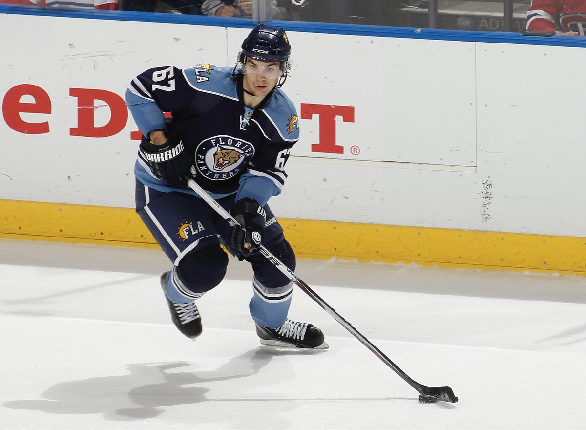 Happy birthday to former Florida Panthers left winger Michael Frolik! @frolik_michael was drafted in 2006 by the #FlaPanthers & made his #NHL debut in 2008. In Florida he scored 50 goals, 67 assists for 117 points in 213 games. He won the 2013 Stanley Cup with Chicago.#TimeToHunt https://t.co/GEKqaAi4W9