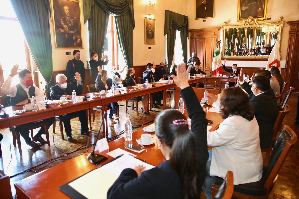 RaymundoMC's tweet photo. En la 8ª Sesión de Cabildo aprobamos por unanimidad el Presupuesto Emergente 2022 bajo los principios de austeridad, transparencia y disciplina en el gasto, en beneficio de las 48 delegaciones que componen nuestra querida #Toluca. https://t.co/qTT5EXhXNs