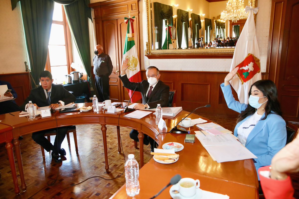 RaymundoMC's tweet photo. En la 8ª Sesión de Cabildo aprobamos por unanimidad el Presupuesto Emergente 2022 bajo los principios de austeridad, transparencia y disciplina en el gasto, en beneficio de las 48 delegaciones que componen nuestra querida #Toluca. https://t.co/qTT5EXhXNs