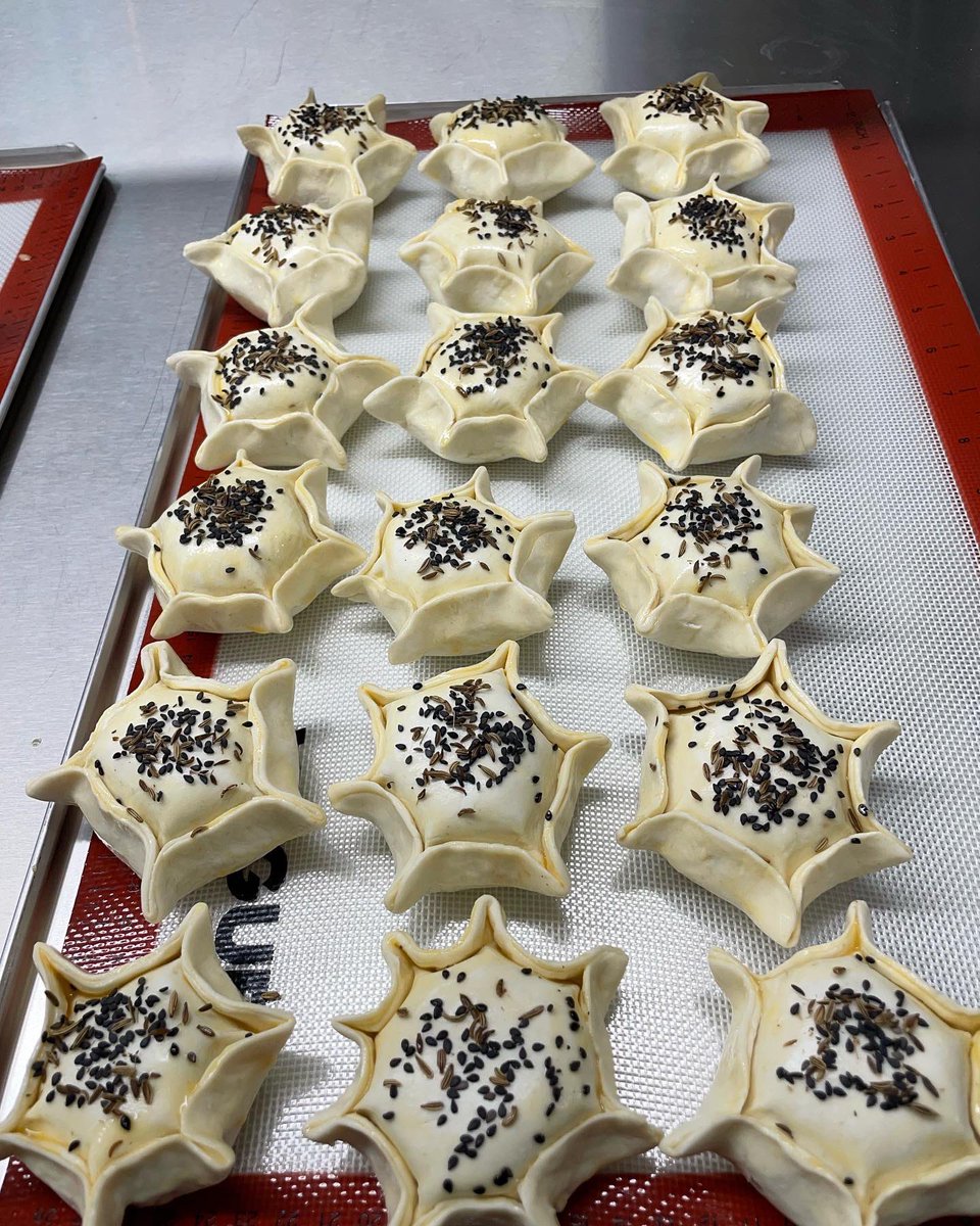 Ye Horns Inn tweet media