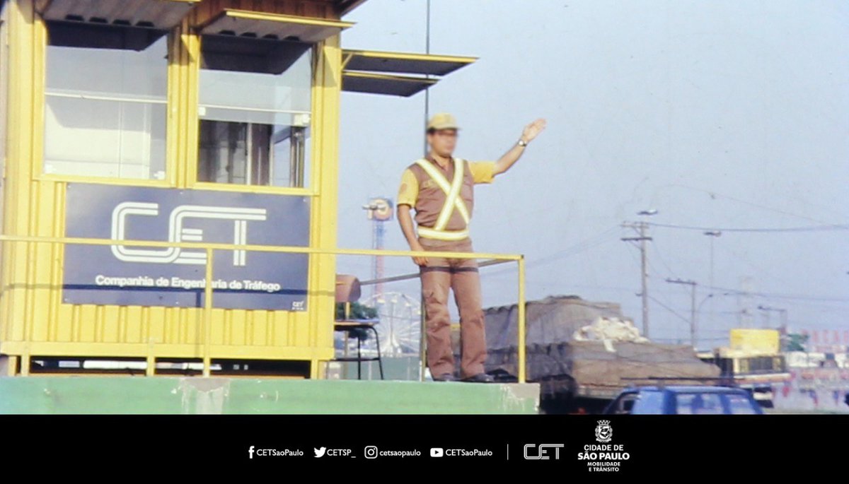 CETSP_'s tweet photo. #TBT Há mais de 30 anos, nossos agentes trabalham por toda a cidade de São Paulo. Eles são a imagem da CET nas ruas e dedicam-se incansavelmente para que a mobilidade de todos os cidadãos ocorra com segurança. #OrgulhoDeSerCET #AgenteDeTransito https://t.co/qO2VCNj7FW