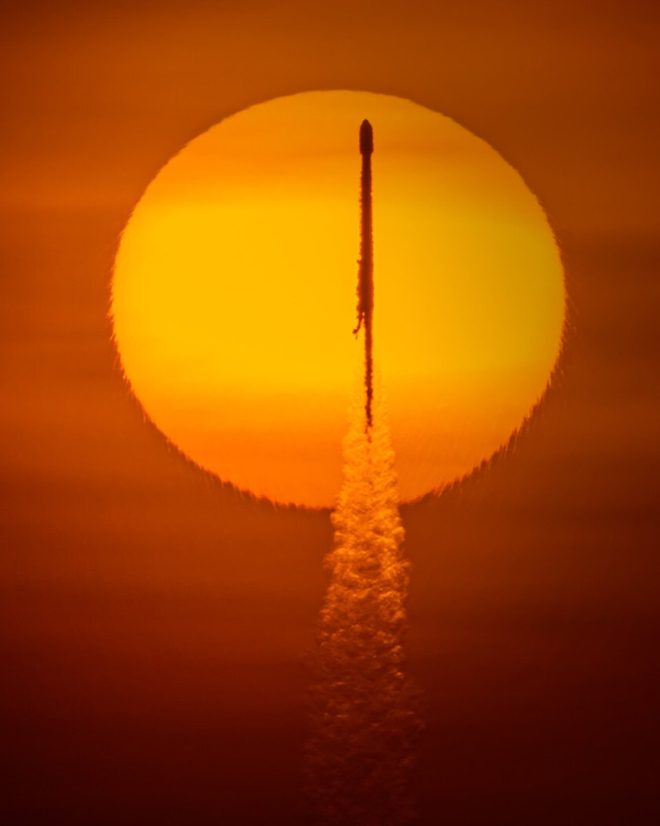 viewsfrance's tweet photo. Spécialisé dans l’astronomie et l’aéronautique, le photographe John Kraus capture des moments d’une rare puissance visuelle 🌌 https://t.co/UP196jMeEp