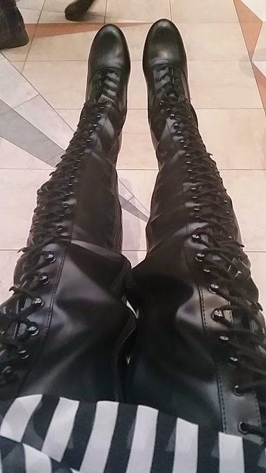 Got some sexy #boots for you! https://t.co/y3oI2RqIf9 https://t.co/OdziekHfbY<a href="/tag/boots"class="tags">#boots</a>