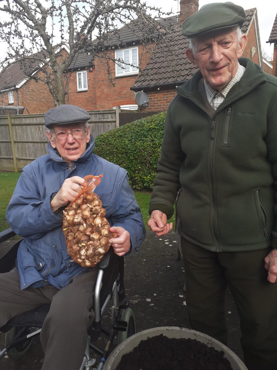 SilverCourtAH's tweet photo. 🪴👩🏽‍🌾🧑‍🌾 A day in the garden at SIlver Court, planting our daffodils 🌼 Residents really enjoyed getting back into the garden and getting it ready for Spring 🌼🪴👩🏽‍🌾 #gardening #spring #daffodils #activty #engagement https://t.co/ypxeQD4xTX